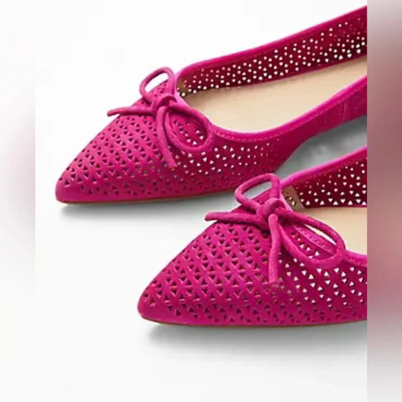 ANN TAYLOR SUEDE LEATHER BALLET FLAT PERFORATED POINTED TOE PADDED FOOTBED 6M - Picture 2 of 8